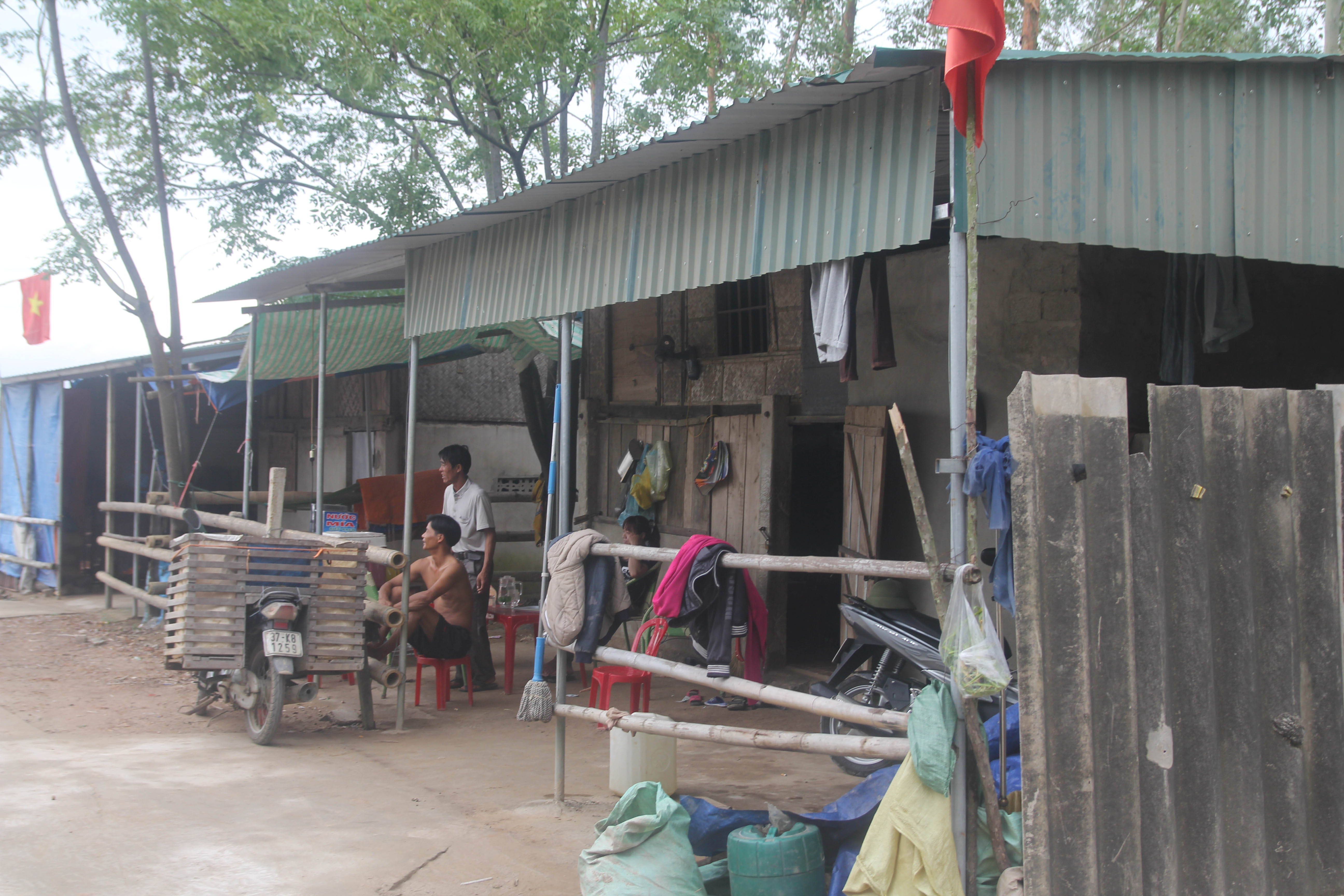 Làng chài mỏi mòn chờ an cư