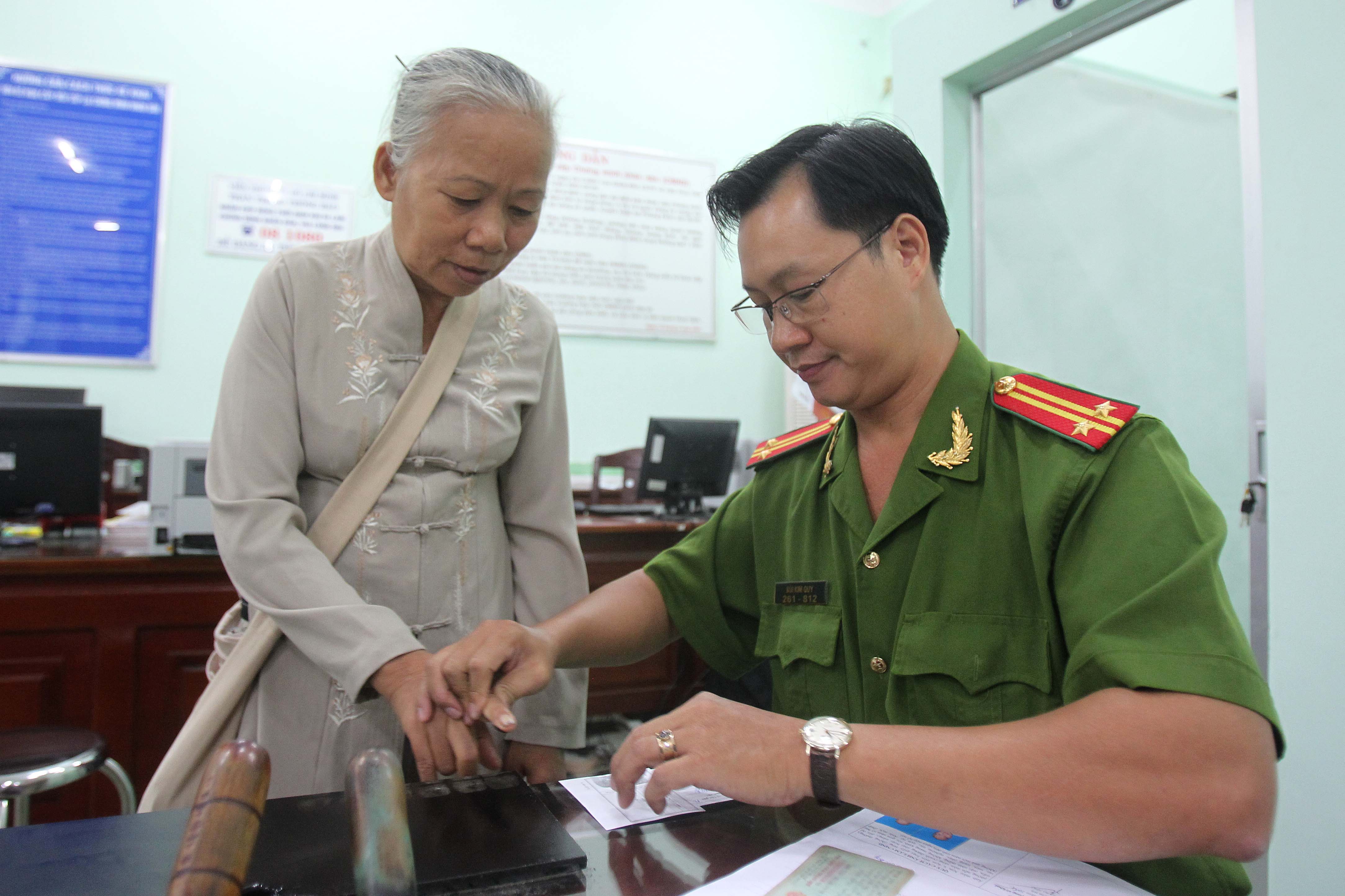 Muốn làm công chức tốt, trước hết hãy là một công dân tốt