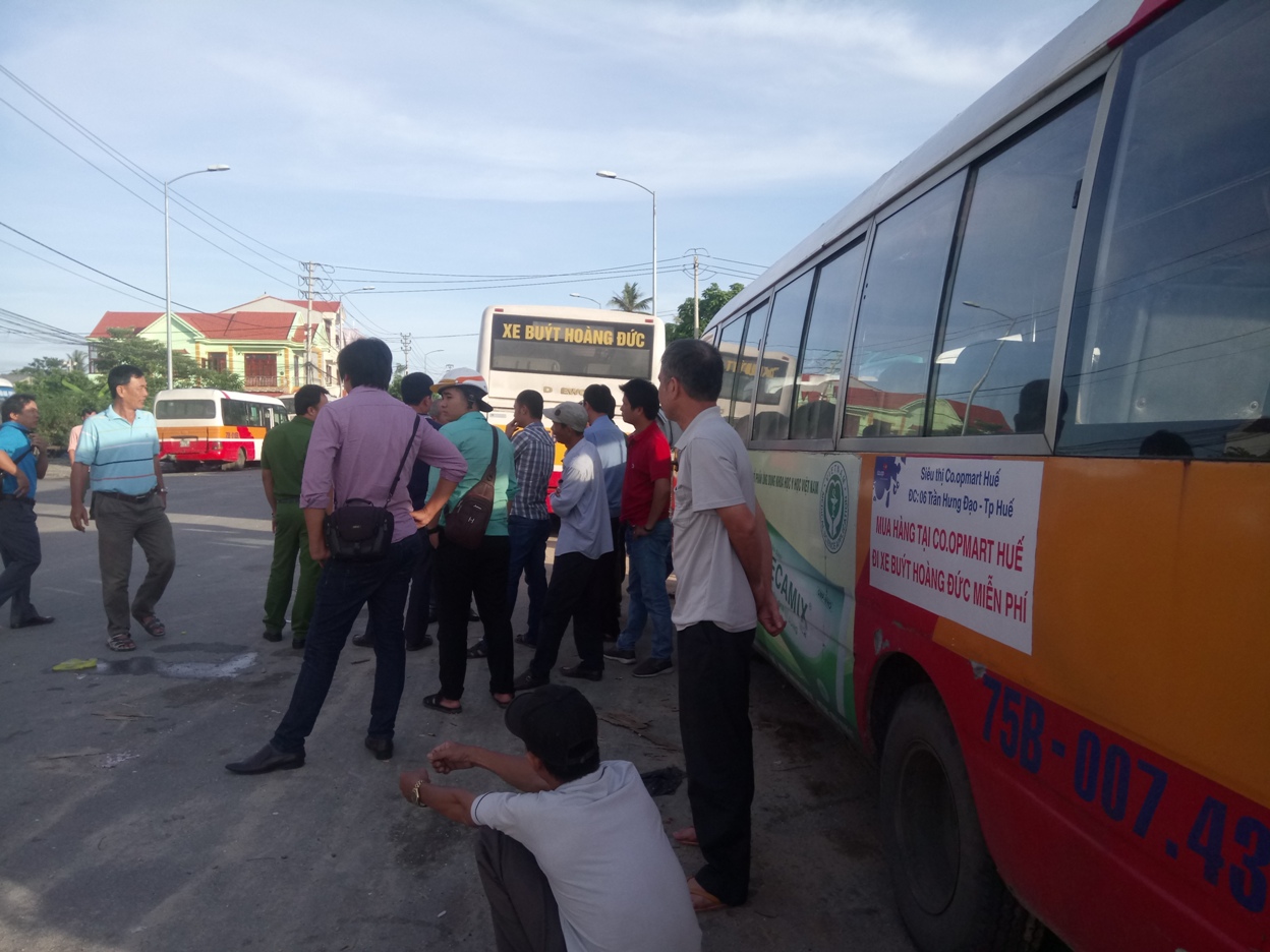 Chây ì đóng BHXH, công ty xe buýt bị người lao động bao vây - Ảnh 1.