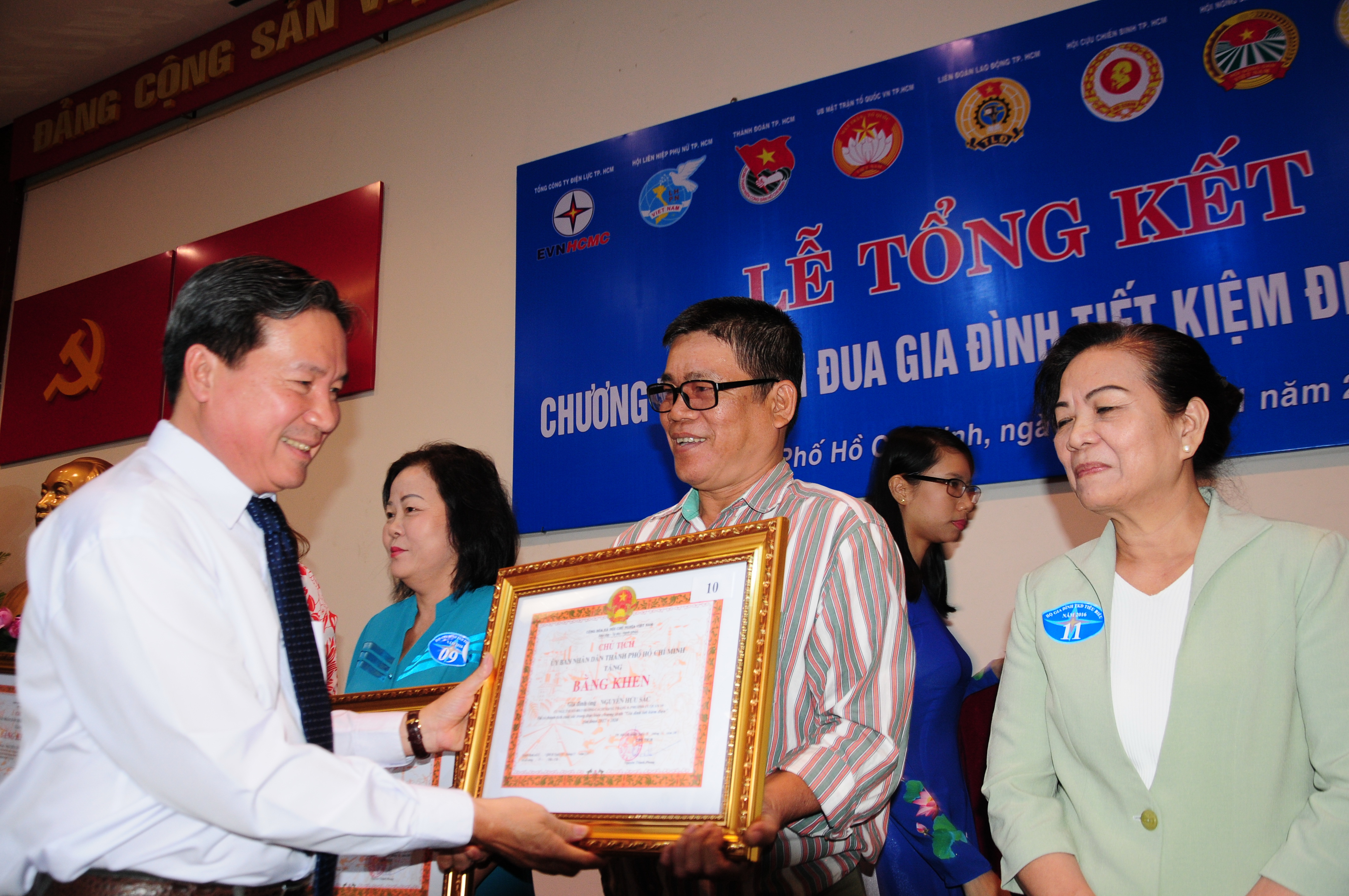 Người Sài Gòn bày nhau cách tiết kiệm điện