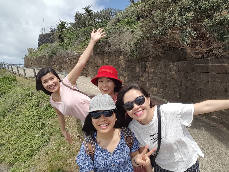 TNCS Nguyễn Thuỳ Phương (ngoài cùng bên trái) chia sẻ ước nguyện đón một năm mới hạnh phúc bên chồng con.