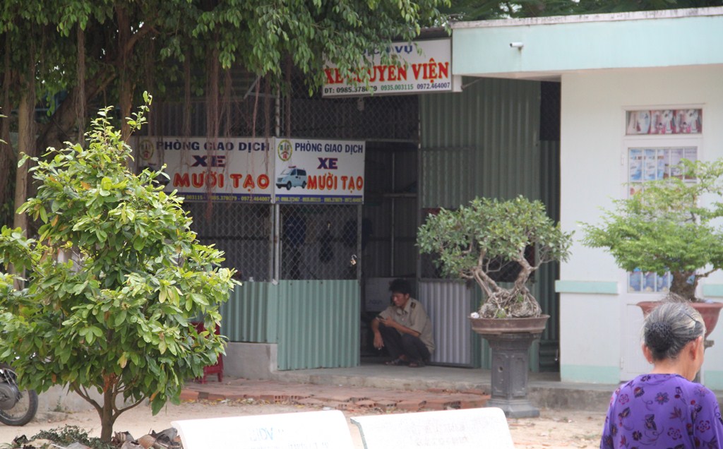 Tranh giành khách, con trai cán bộ y tế liên tục chém người - Ảnh 3.