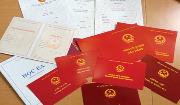 Liên tiếp phát hiện lãnh đạo xã dùng bằng cấp "không hợp pháp"