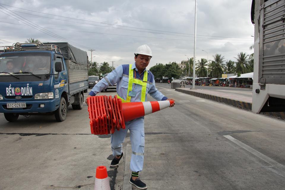 Kẹt xe d&agrave;i 1 km, trạm thu ph&iacute; Cai Lậy xả trạm - Ảnh 10.
