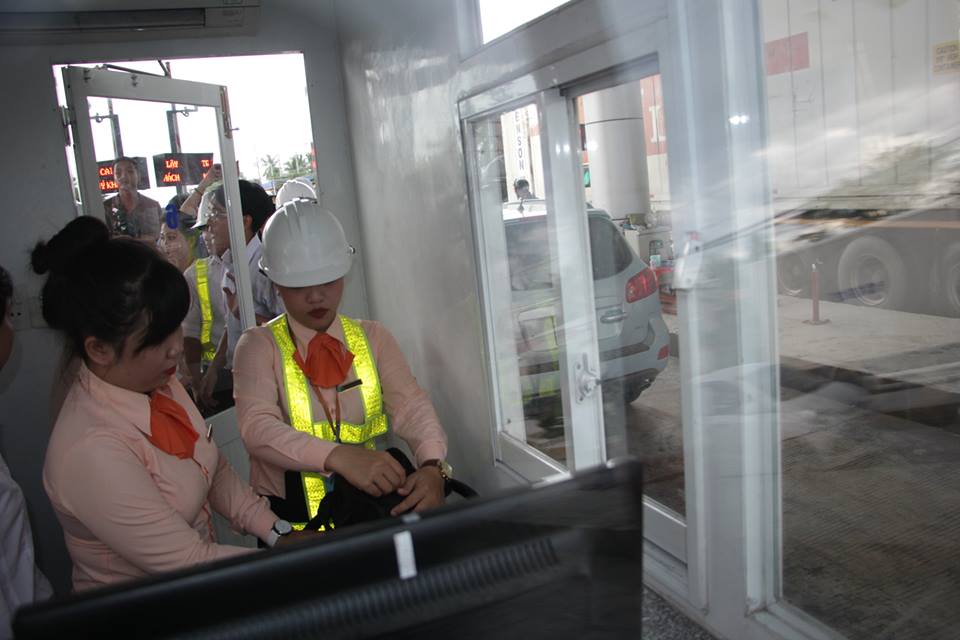 Kẹt xe d&agrave;i 1 km, trạm thu ph&iacute; Cai Lậy xả trạm - Ảnh 7.