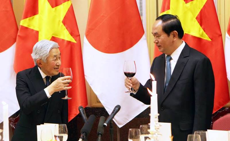 Lý do Quốc yến đãi Nhật hoàng kéo dài hơn dự kiến 30 phút