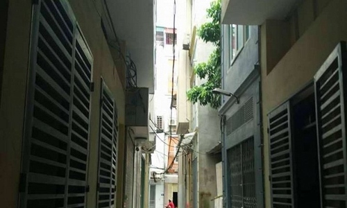 Mệt mỏi sống trong ngõ nhỏ, vợ chồng tôi 'bán tháo' lên chung cư
