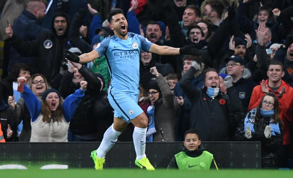 Aguero gia hạn hợp đồng với Man City