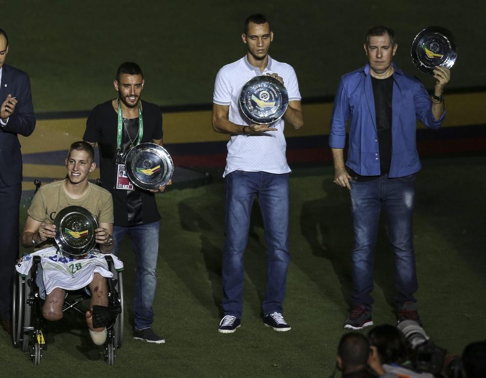 Những người may mắn sống sót trong vụ rơi máy bay, trong đó có 3 cầu thủ Chapecoense