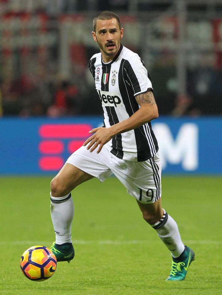Chelsea sẵn s&agrave;ng chi 100 triệu bảng mua 2 hậu vệ Juventus - Ảnh 1.