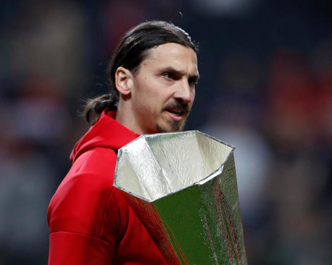 Sốc với "quà" treo thưởng của fan M.U dành cho Ibrahimovic