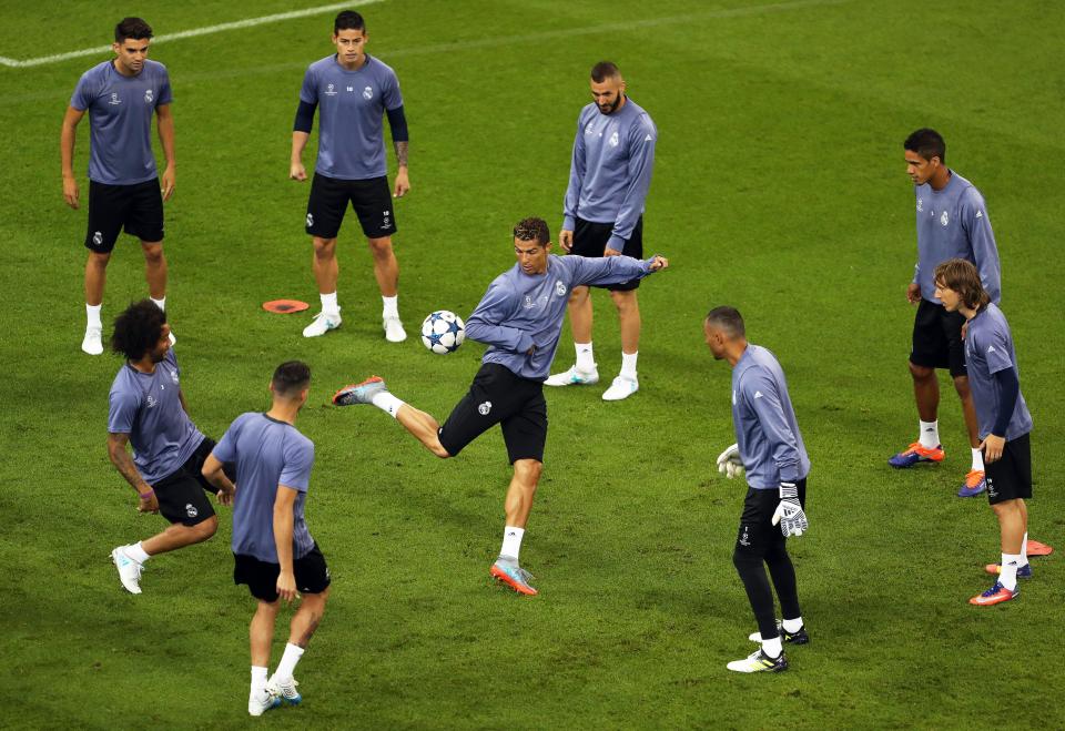Sao Real, Juve sẵn s&agrave;ng trước giờ G - Ảnh 3.