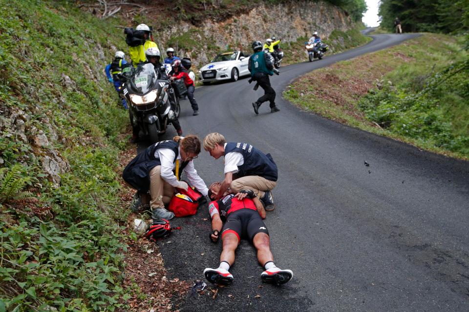 Cua rơ té gãy cổ ở Tour de France 2017 - Ảnh 2.