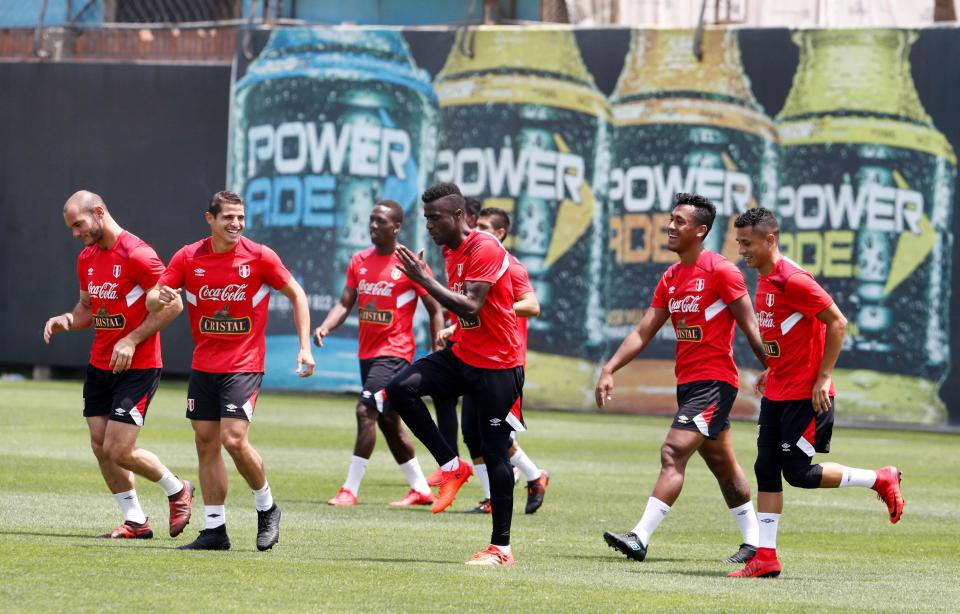 Tuyển New Zealand bị yểm b&ugrave;a trước trận play-off Peru - Ảnh 7.