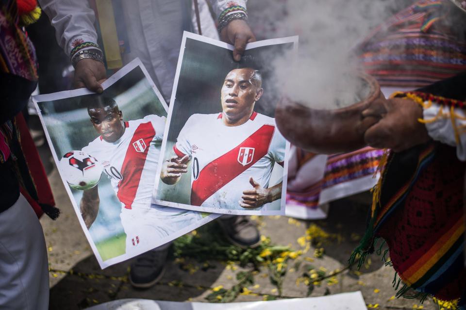 Tuyển New Zealand bị yểm b&ugrave;a trước trận play-off Peru - Ảnh 2.