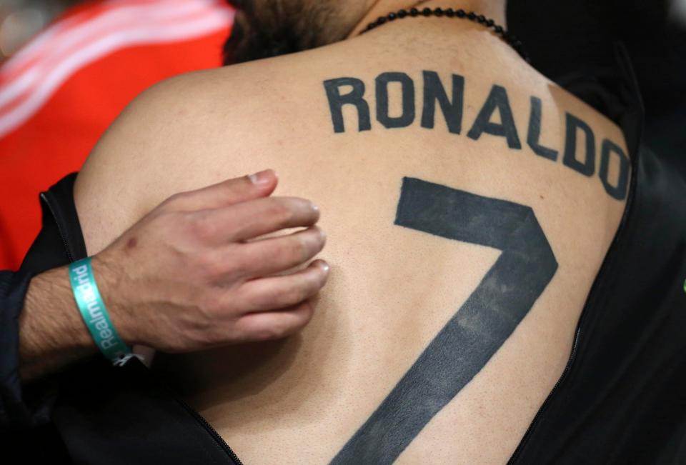 Sốc với hình xăm của fan cuồng Ronaldo