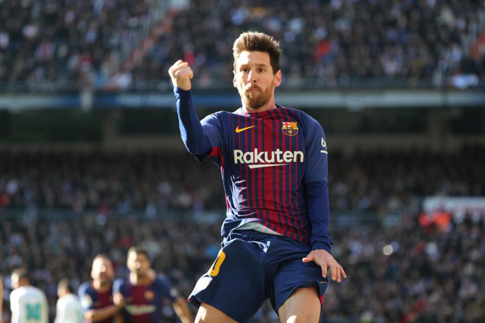 Hành động đẹp của Messi với Ronaldo ở El Clasico - Ảnh 2.