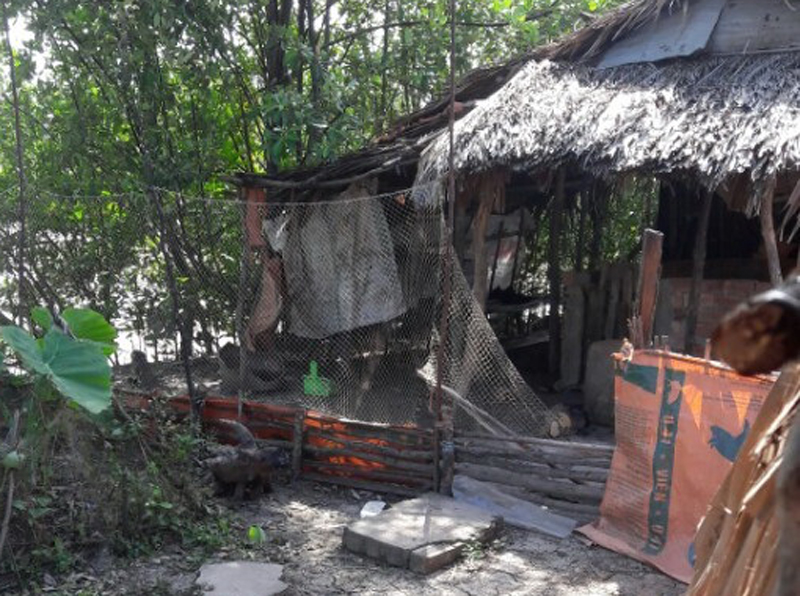 
G&oacute;c bếp nh&agrave; b&agrave; Hu&ecirc;- nơi 4 người đ&aacute;nh b&agrave;i ăn thịt g&agrave;. Ảnh: PHONG KH&Ecirc;
