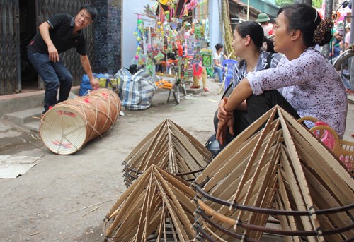 Giữ hồn nón Việt