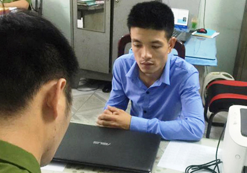 Lời khai thanh ni&ecirc;n d&ugrave;ng s&uacute;ng dọa xử t&agrave;i xế taxi - Ảnh 1.