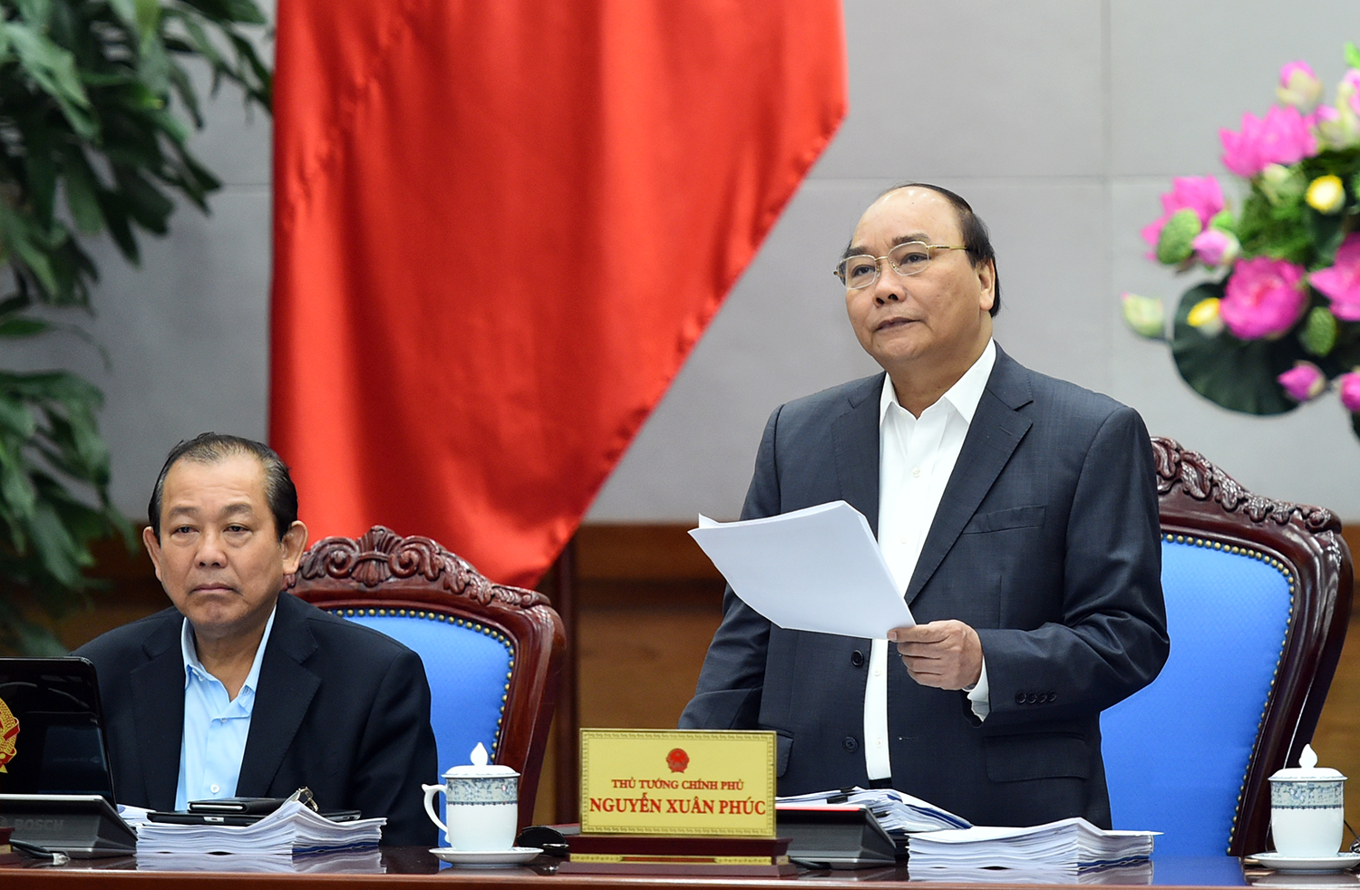 Thủ tướng Nguyễn Xuân Phúc lo lắng trước tăng trưởng kinh tế quý I thấp - Ảnh: Quang Hiếu