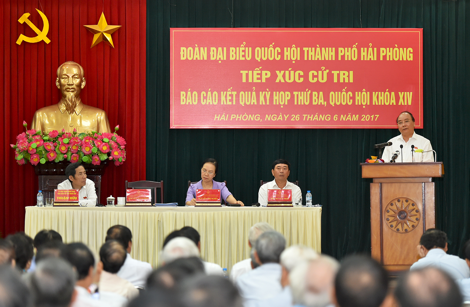 Thủ tướng: Chưa bỏ biên chế giáo viên, mọi nhà giáo yên tâm. - Ảnh 2.