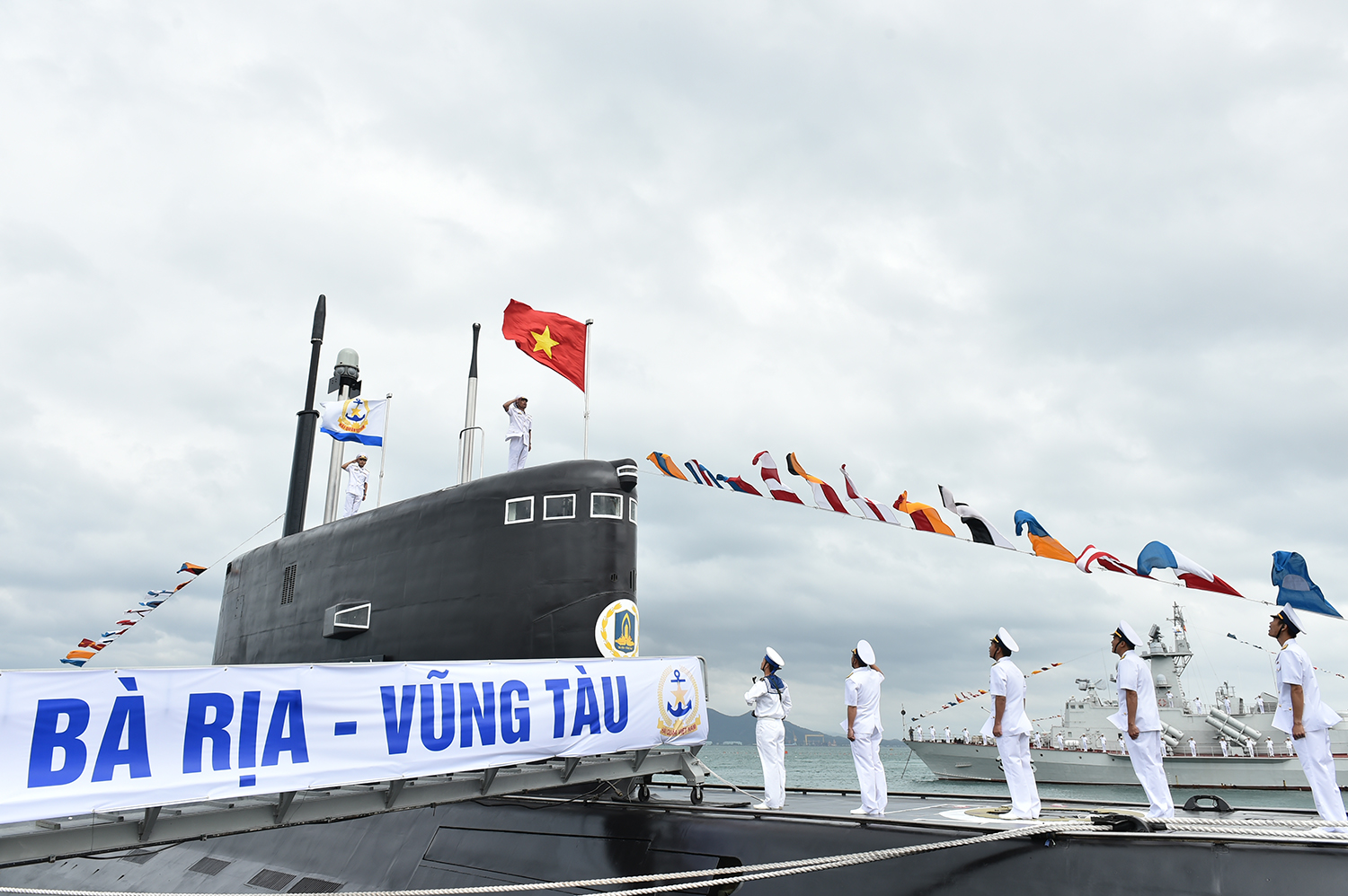 Thủ tướng Nguyễn Xuân Phúc: Phát triển tàu ngầm không phải chạy đua vũ trang