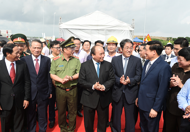 Thủ tướng cắt băng kh&aacute;nh th&agrave;nh cầu vượt biển d&agrave;i nhất Đ&ocirc;ng Nam &Aacute; - Ảnh 2.