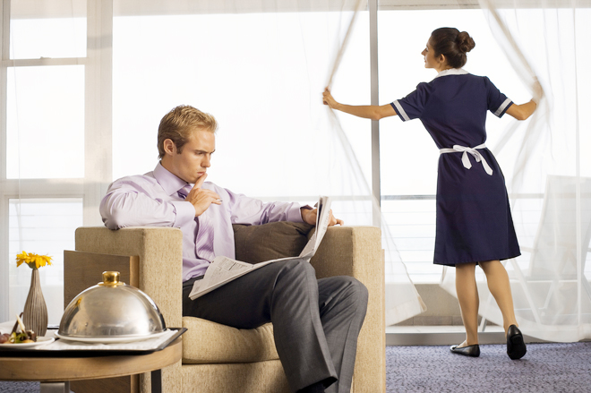 Được sử dụng gi&uacute;p việc l&agrave; người nước ngo&agrave;i? - Ảnh 1.