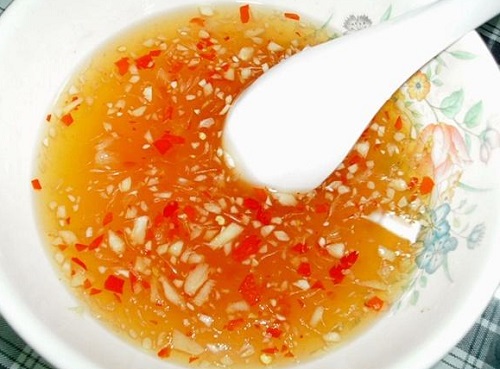 Bí kíp pha nước mắm tỏi ớt ngon tuyệt cú mèo