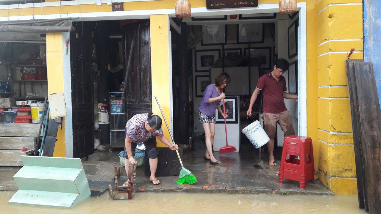 Hội An: Nước lũ rút dần nhưng vẫn trên báo động 3 là 0,66m - Ảnh 6.