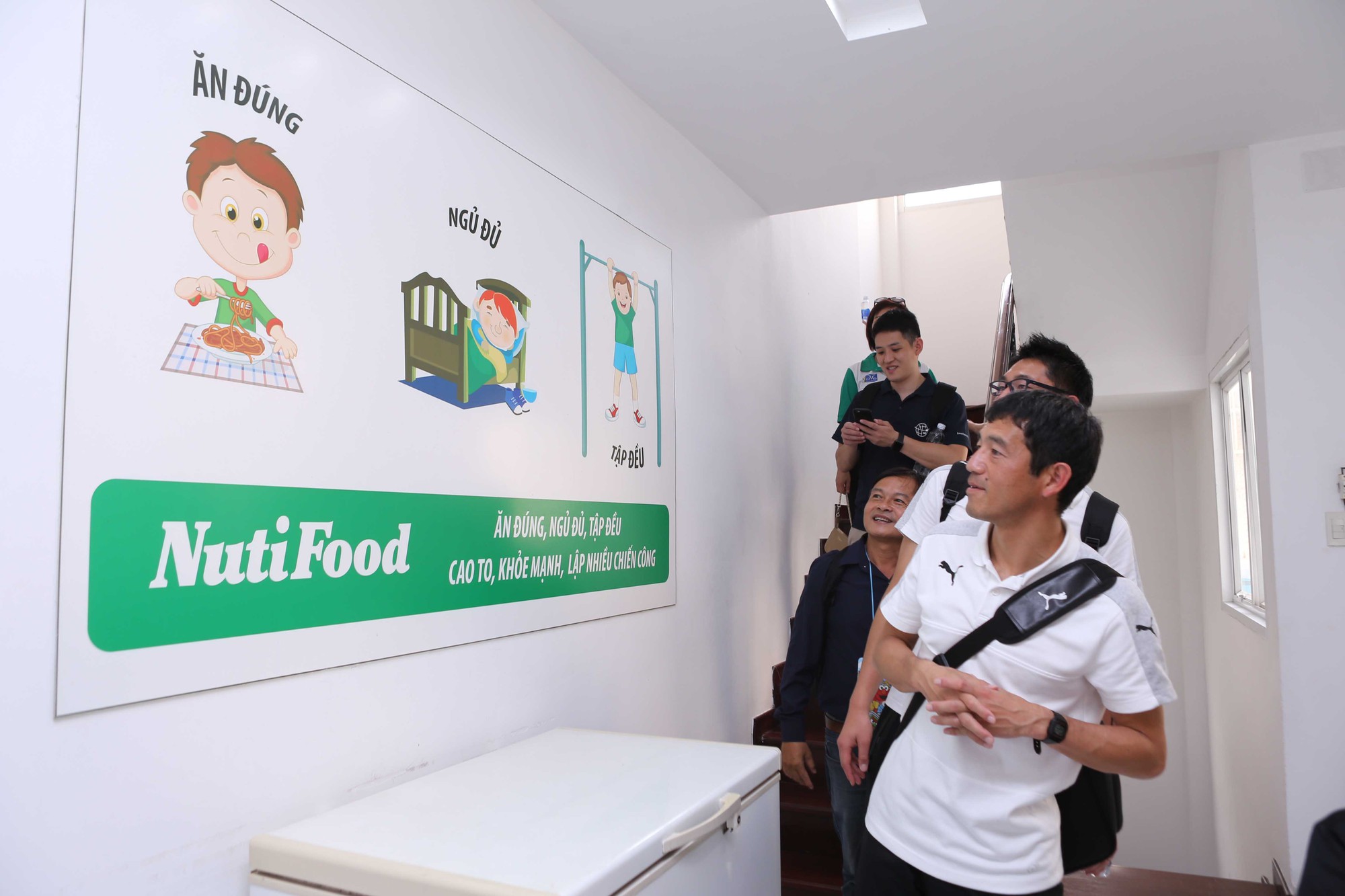 Đá chân trần, NutiFood JMG thắng đậm U13 Kawasaki - Ảnh 8.