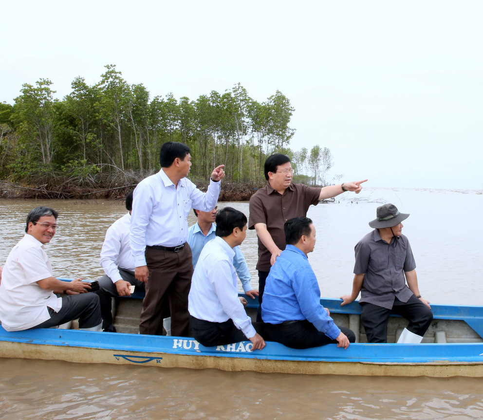 Phó Thủ tướng thị sát 240 km sạt lở, mất 500ha đất/năm ở ĐBSCL