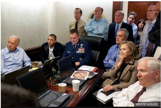 Bức ảnh họp chiến sự đáng nhớ được chụp năm 2011, khi Tổng thống Obama và nội các theo dõi chiến dịch tiêu diệt Bin Laden. Ảnh: Nhà Trắng