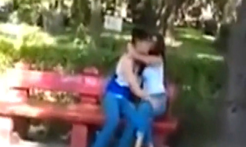 Clip: Chàng trai bị lộ tẩy bắt cá hai tay trước bố vợ tương lai