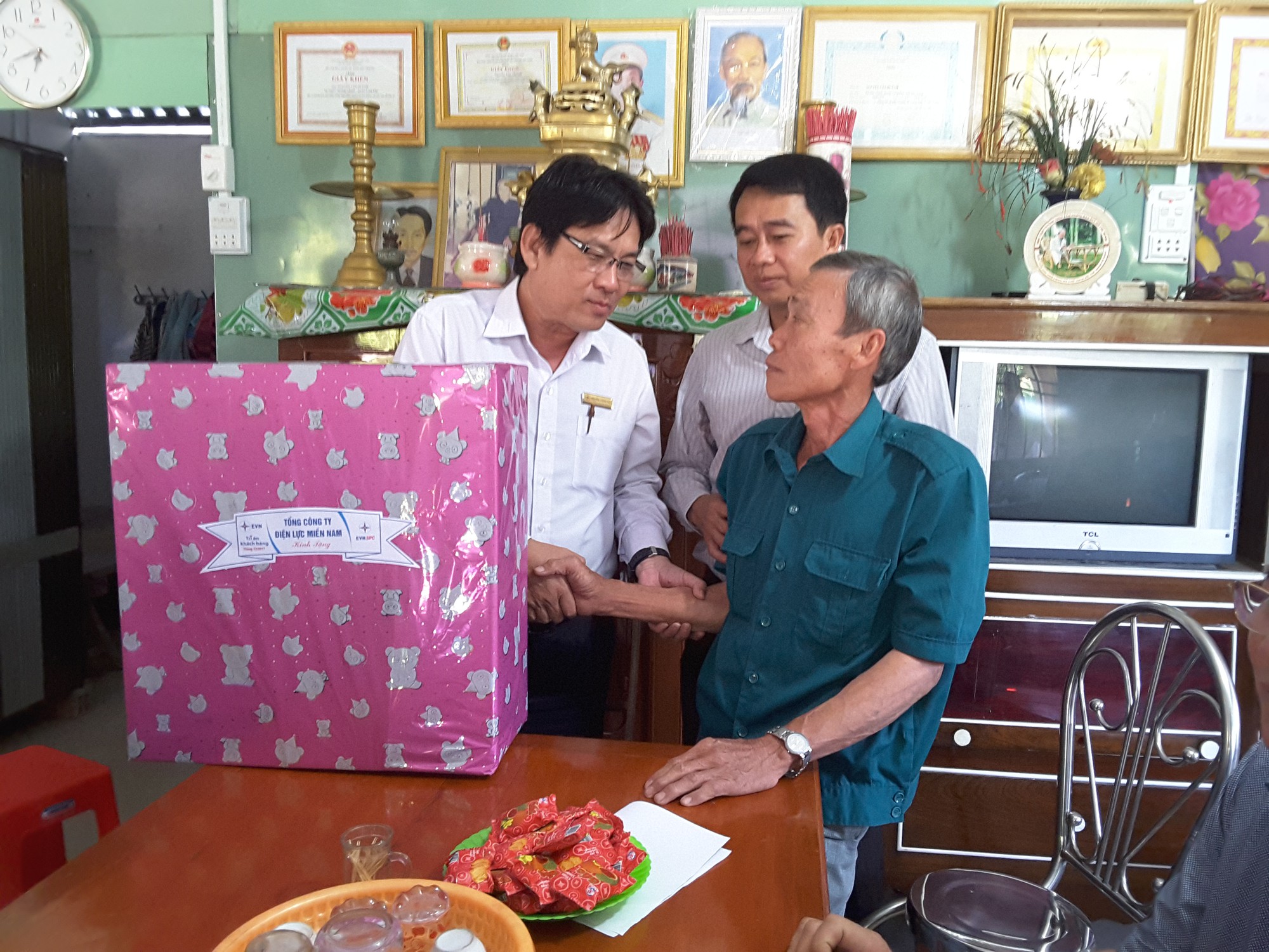 Tiếp th&ecirc;m nguồn s&aacute;ng t&igrave;nh thương cho người ngh&egrave;o - Ảnh 2.