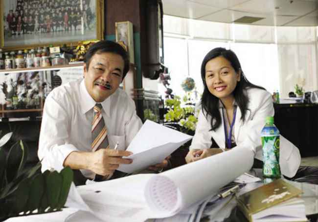 Chuyện nh&agrave; Dr. Thanh: Ba m&aacute; đ&atilde; soi đường cho ch&uacute;ng con bước tới - Ảnh 4.