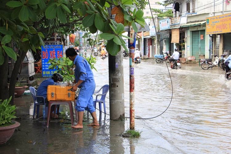 Quốc lộ 13 cũ đ&atilde; l&agrave;... ao l&agrave;ng! - Ảnh 4.