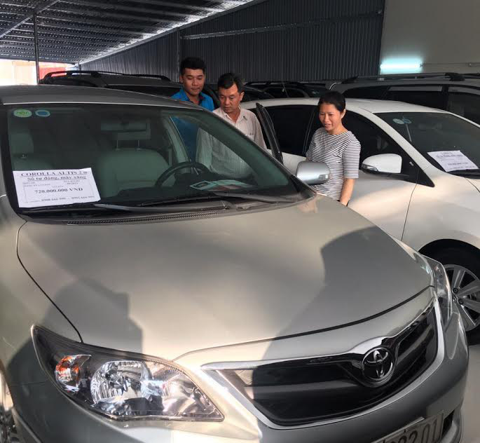 Đua nhau vay tiền mua ô tô