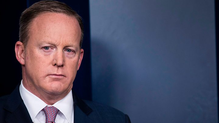 Nhà Trắng bác tin ông Trump bắt cựu sếp FBI thề trung thành