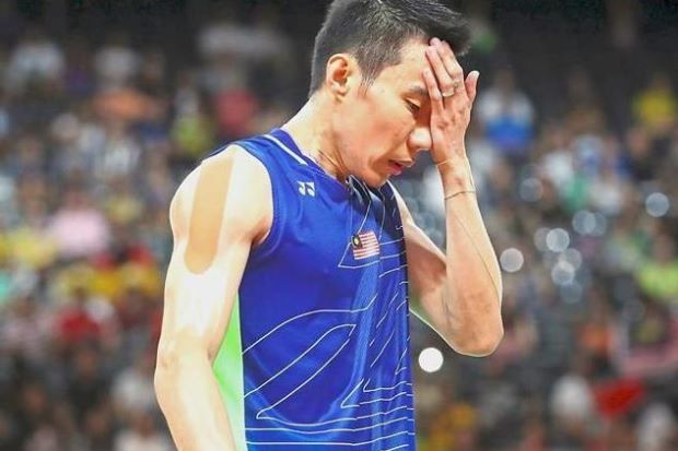 Lee Chong Wei ngã dập gối, sốc với Hiệp hội cầu lông Malaysia