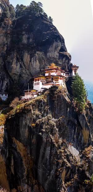 
Tigers Nest thật h&ugrave;ng vĩ. C&ograve;n hai lần dốc đứng nữa l&agrave; tới
