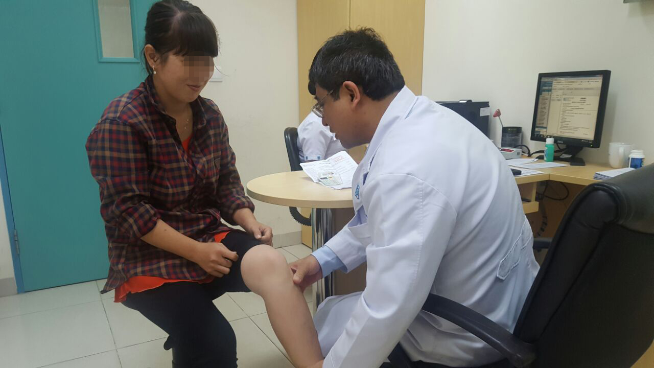 Tập luyện lấy lại ngoại hình, cô gái bị thoái hóa khớp - Ảnh 1.