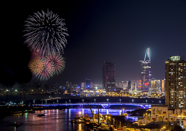 Pháo hoa và hài hòa phát triển