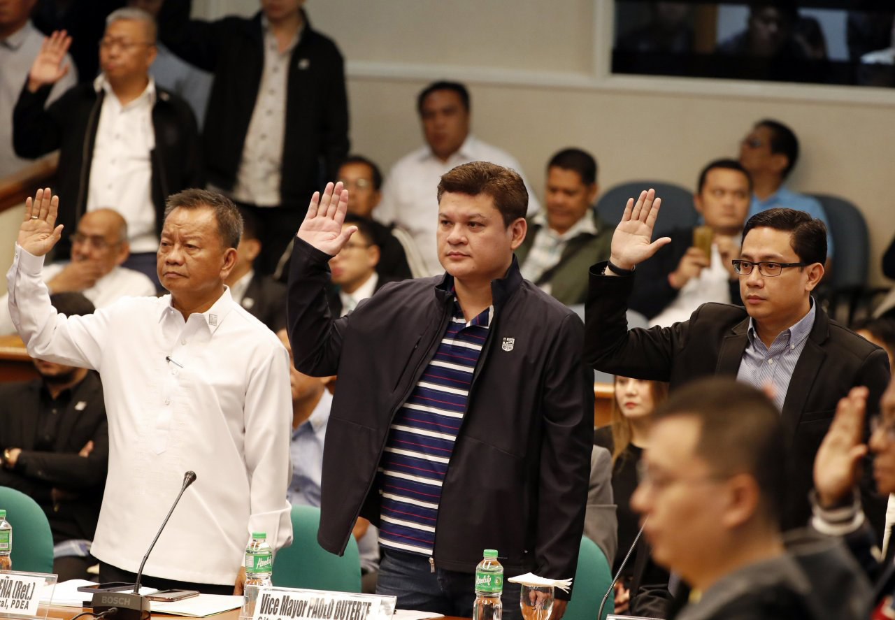 Người nhà ông Duterte đối mặt cáo buộc