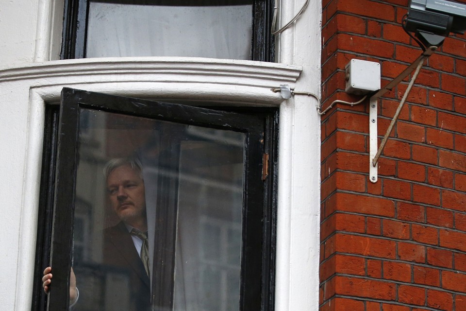 CNN muối mặt xin lỗi vì nói ông chủ Wikileaks ấu dâm