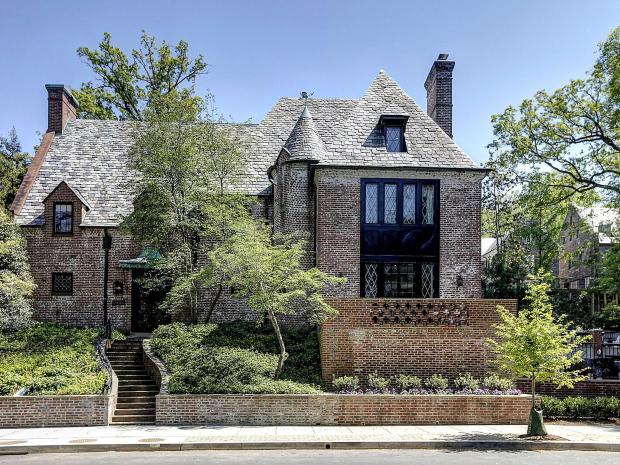 
Mặt trước nh&agrave;
