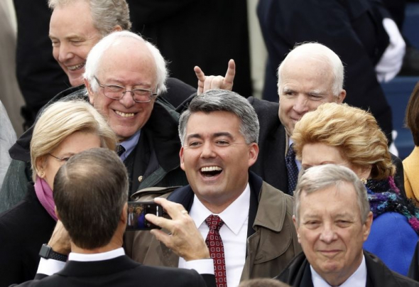Các thượng nghị sĩ Mỹ, trong đó có ông ông John McCain và Bernie Sanders tại lễ nhậm chức của Tổng thống thứ 45 của Mỹ. Ảnh: Reuters
