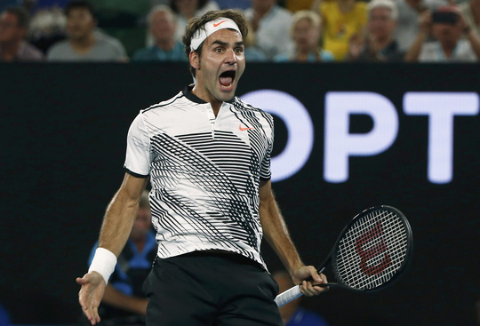 
Federer phấn kh&iacute;ch khi lần thứ 7 sau 8 năm v&agrave;o tứ kết
