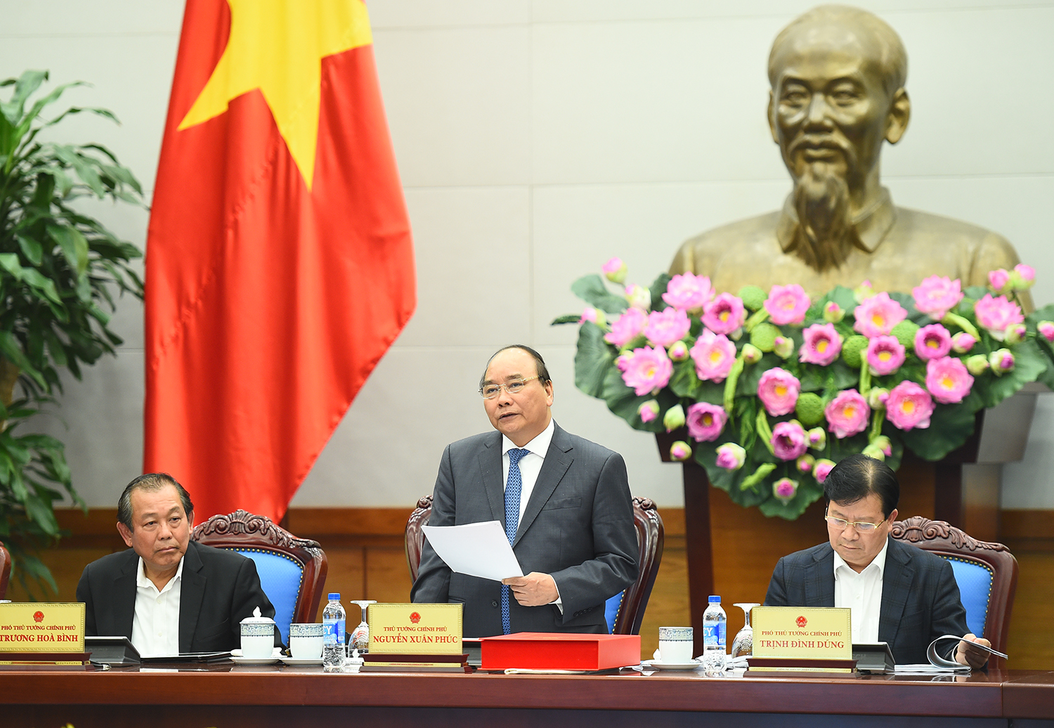 
Thủ tướng thống nhất với đề xuất cơ chế đặc th&ugrave; để TP HCM chống &ugrave;n tắc giao th&ocirc;ng - Ảnh: Quang Hiếu
